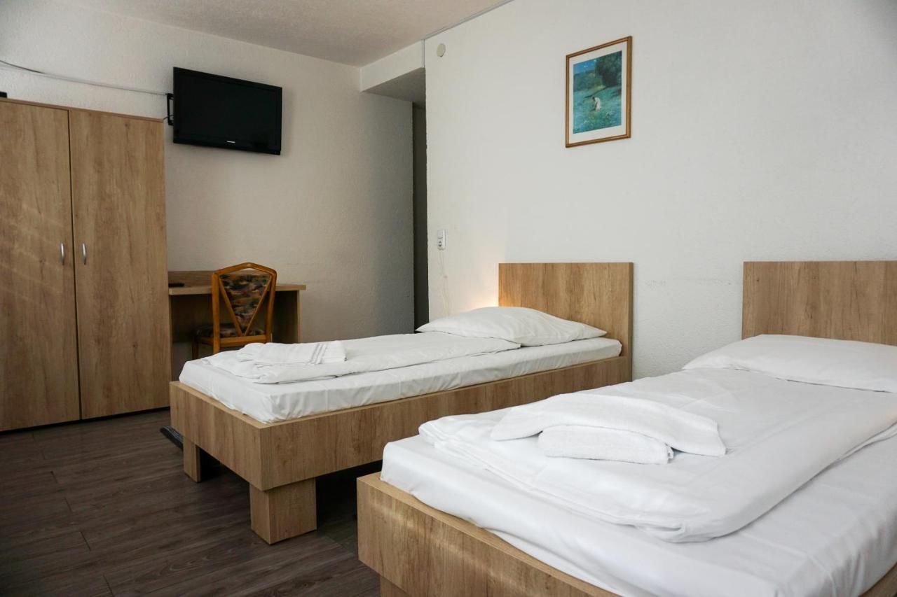 Hotel Kreuz Швебіш-Гмюнд Екстер'єр фото